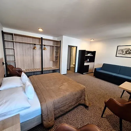 Hotel Avion-2